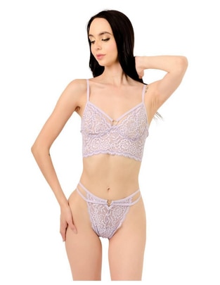 Conjunto de bra y panty de encaje Conjunto de bra y panty de encaje