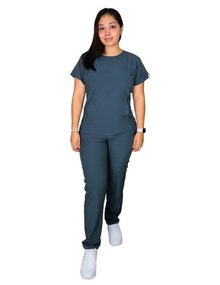 Pijama quirúrgica estilo relajado para mujer 1