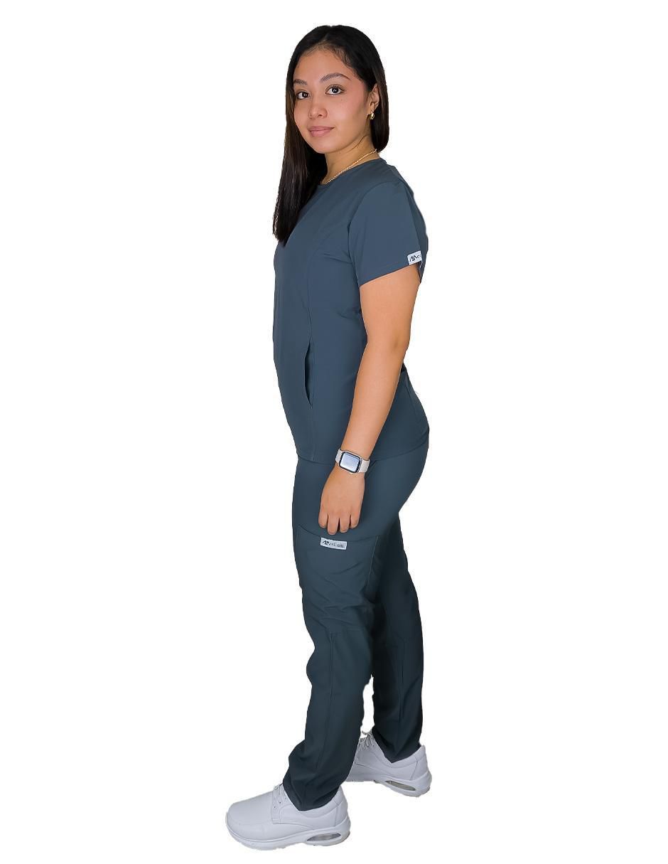 Pijama quirúrgica estilo relajado para mujer 2