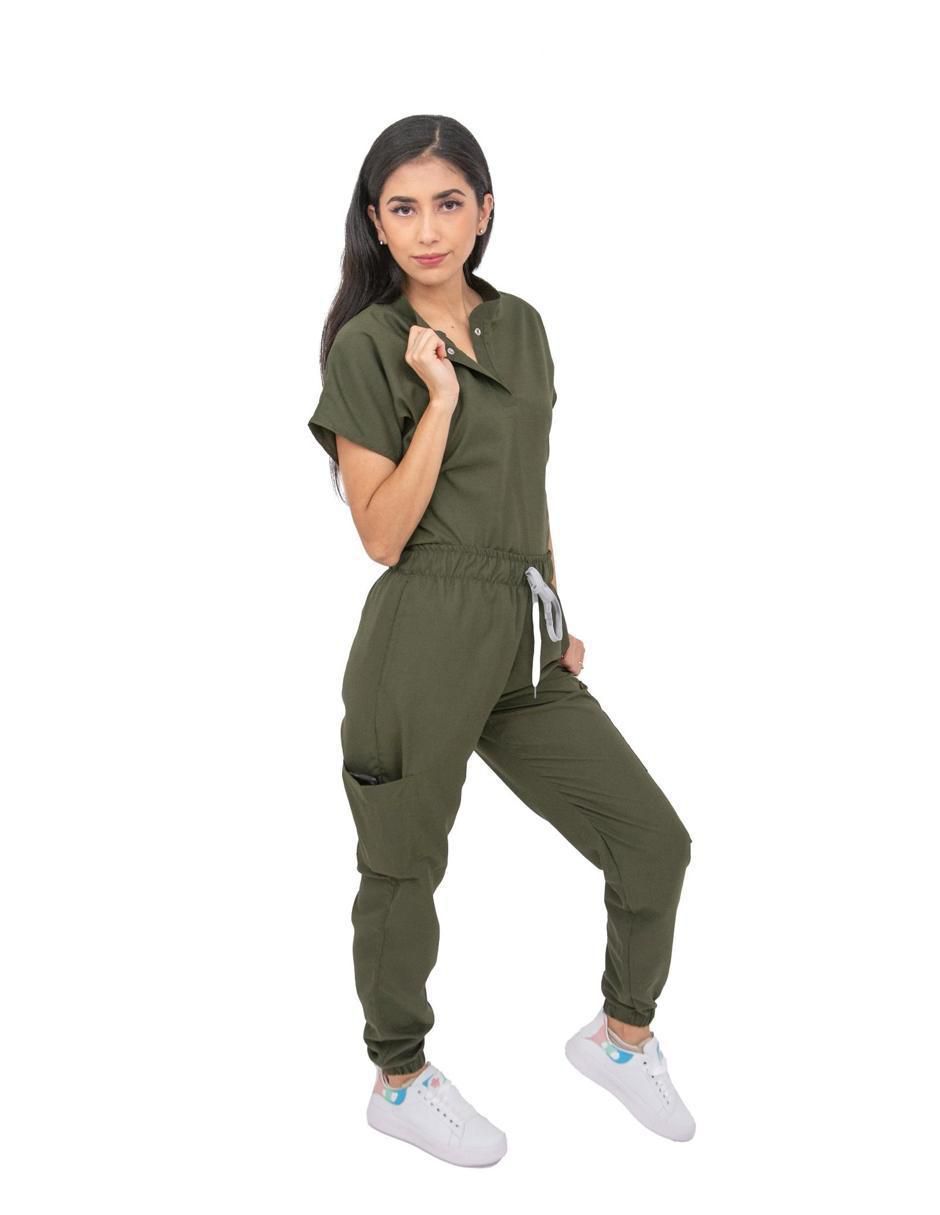 Pijama quirúrgica estilo relajado para mujer 2