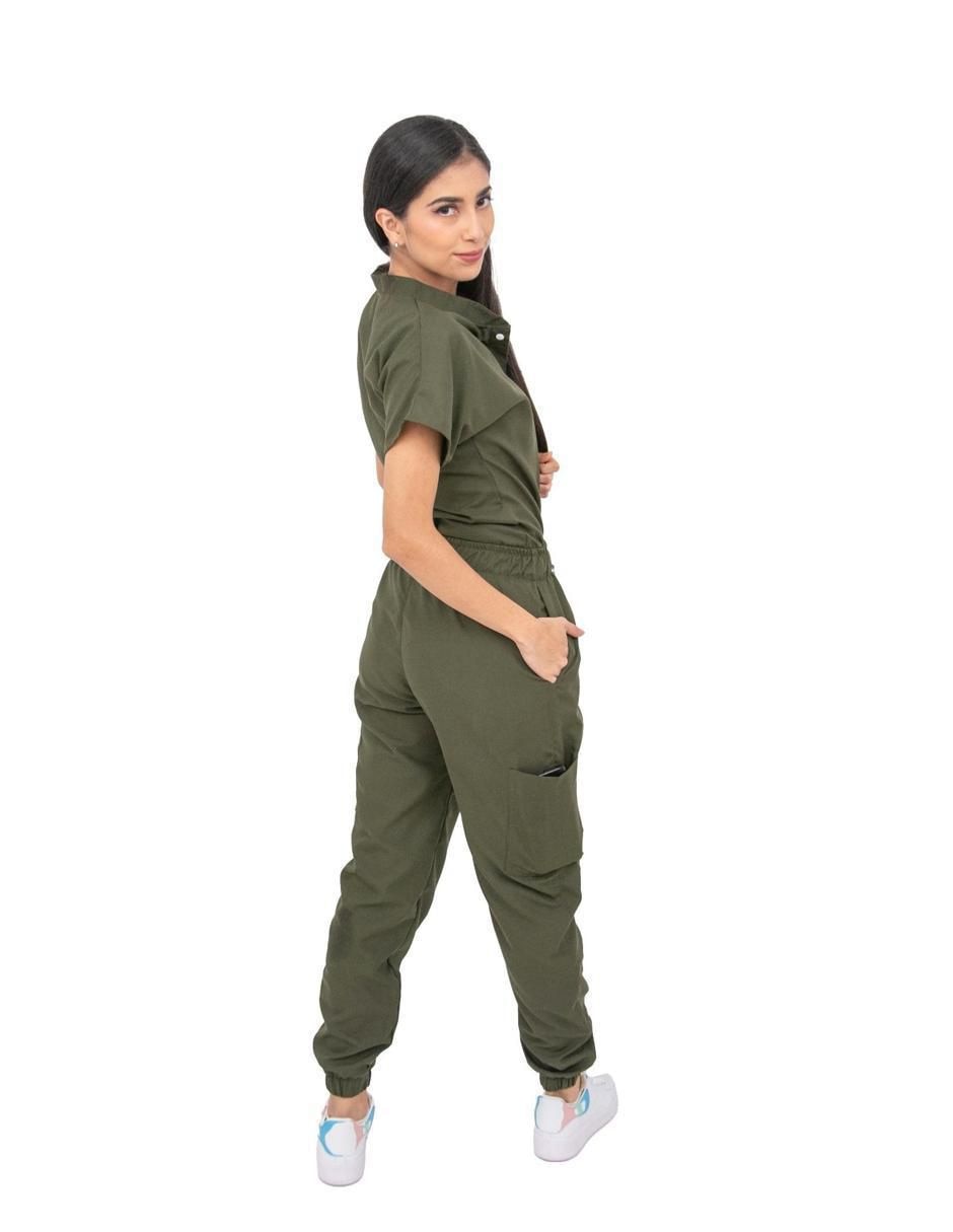Pijama quirúrgica estilo relajado para mujer 4