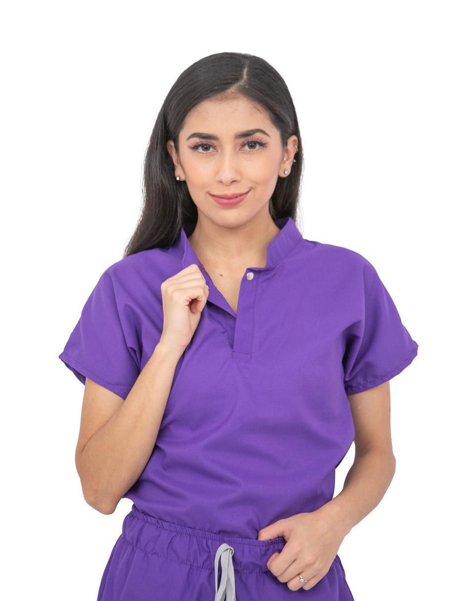 Pijama quirúrgica estilo relajado para mujer 2