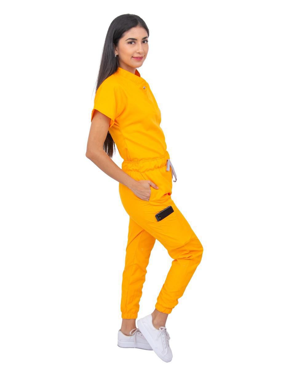Pijama quirúrgica estilo relajado para mujer 2