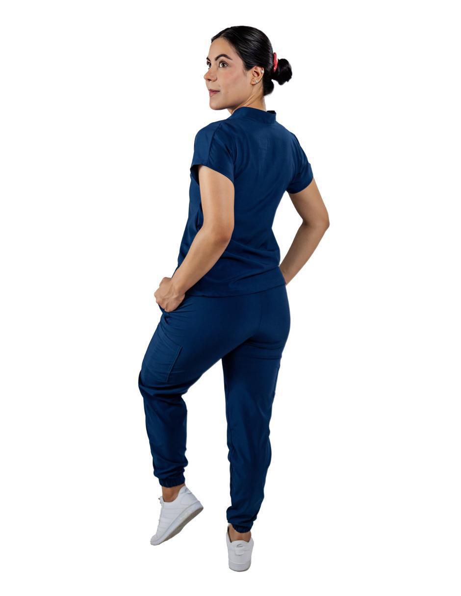 Pijama quirúrgica estilo relajado para mujer 3