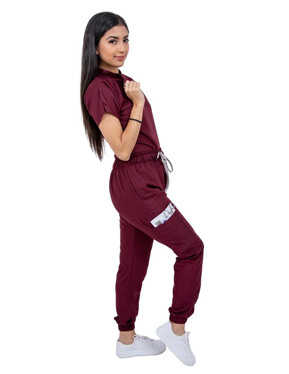 Pijama quirúrgica estilo relajado para mujer 2
