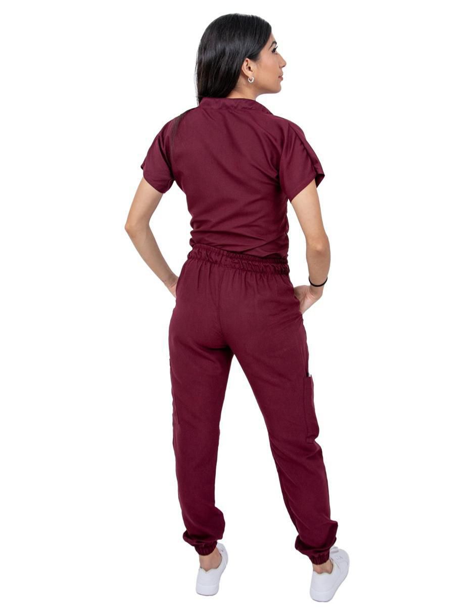 Pijama quirúrgica estilo relajado para mujer 3