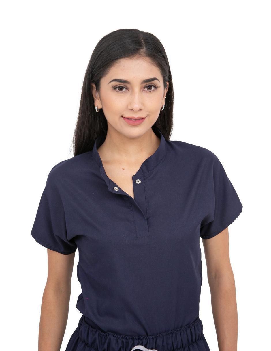 Pijama quirúrgica estilo relajado para mujer 2