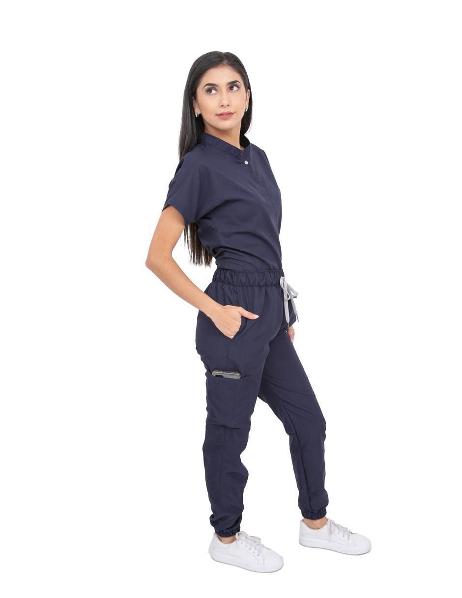 Pijama quirúrgica estilo relajado para mujer 3