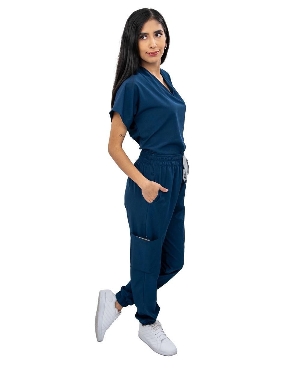 Pijama quirúrgica estilo relajado para mujer 2