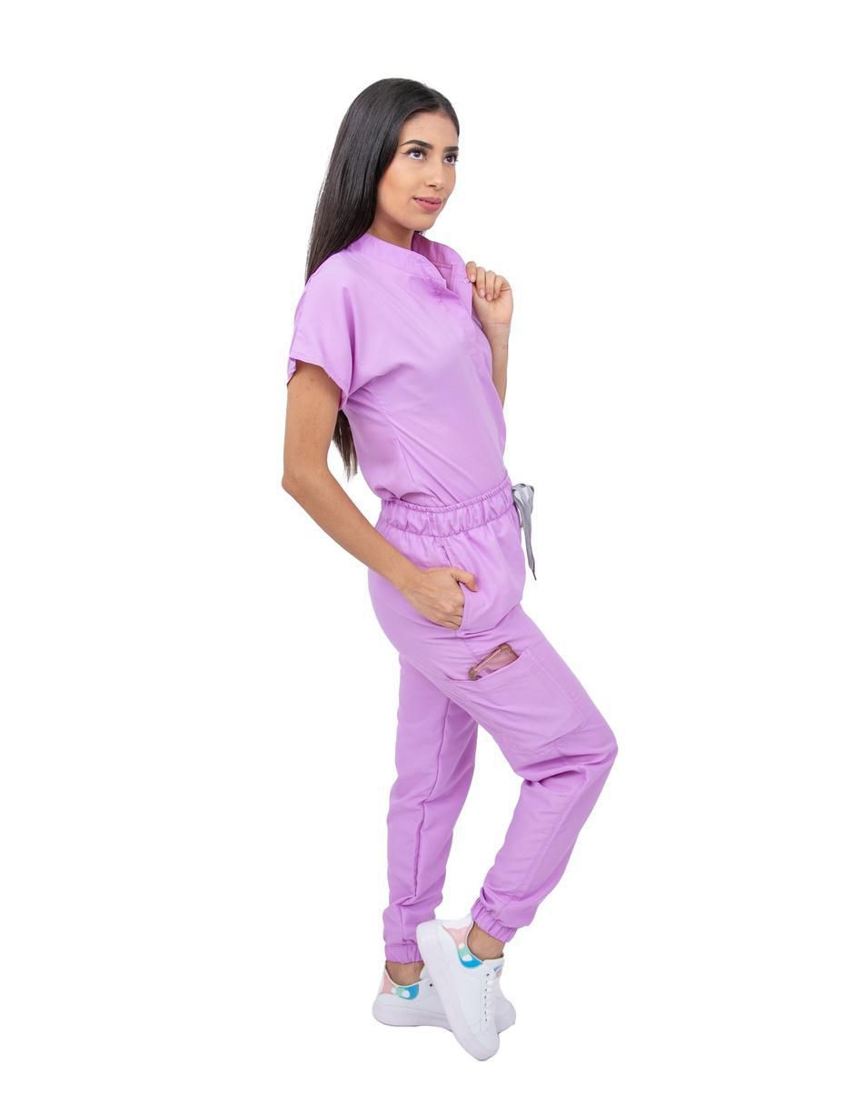 Pijama quirúrgica estilo relajado para mujer 3