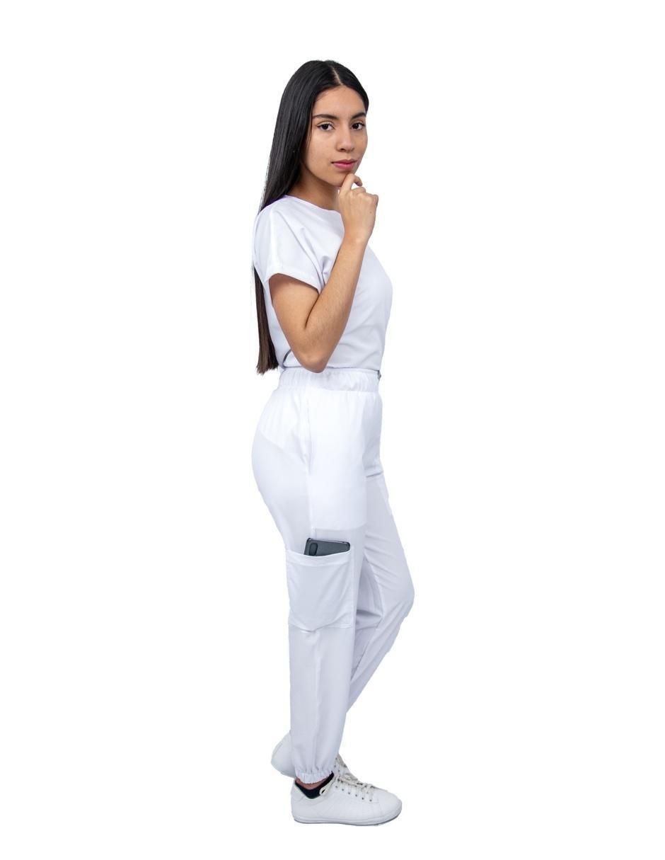 Pijama quirúrgica estilo relajado para mujer 3