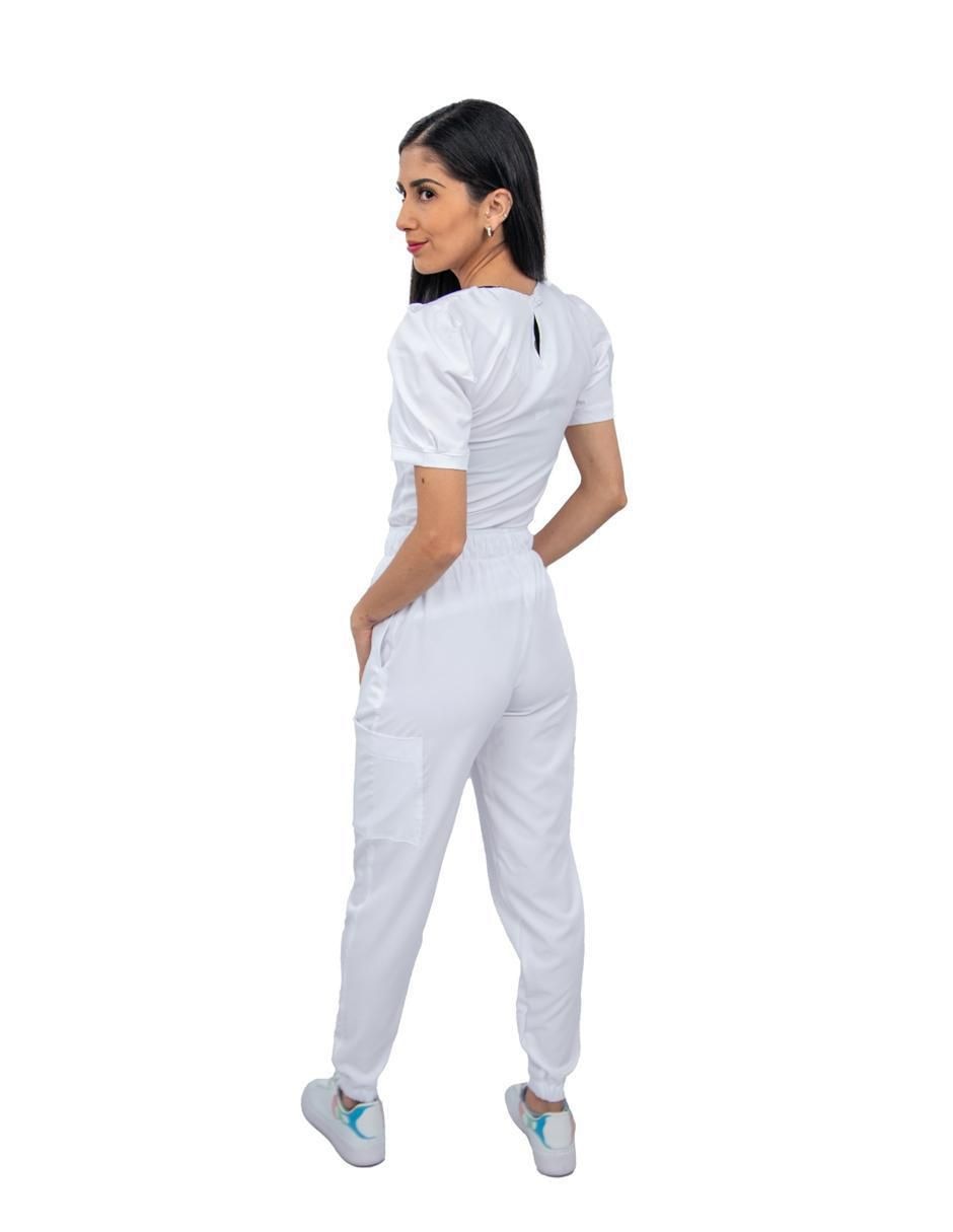 Pijama quirúrgica estilo relajado para mujer 5