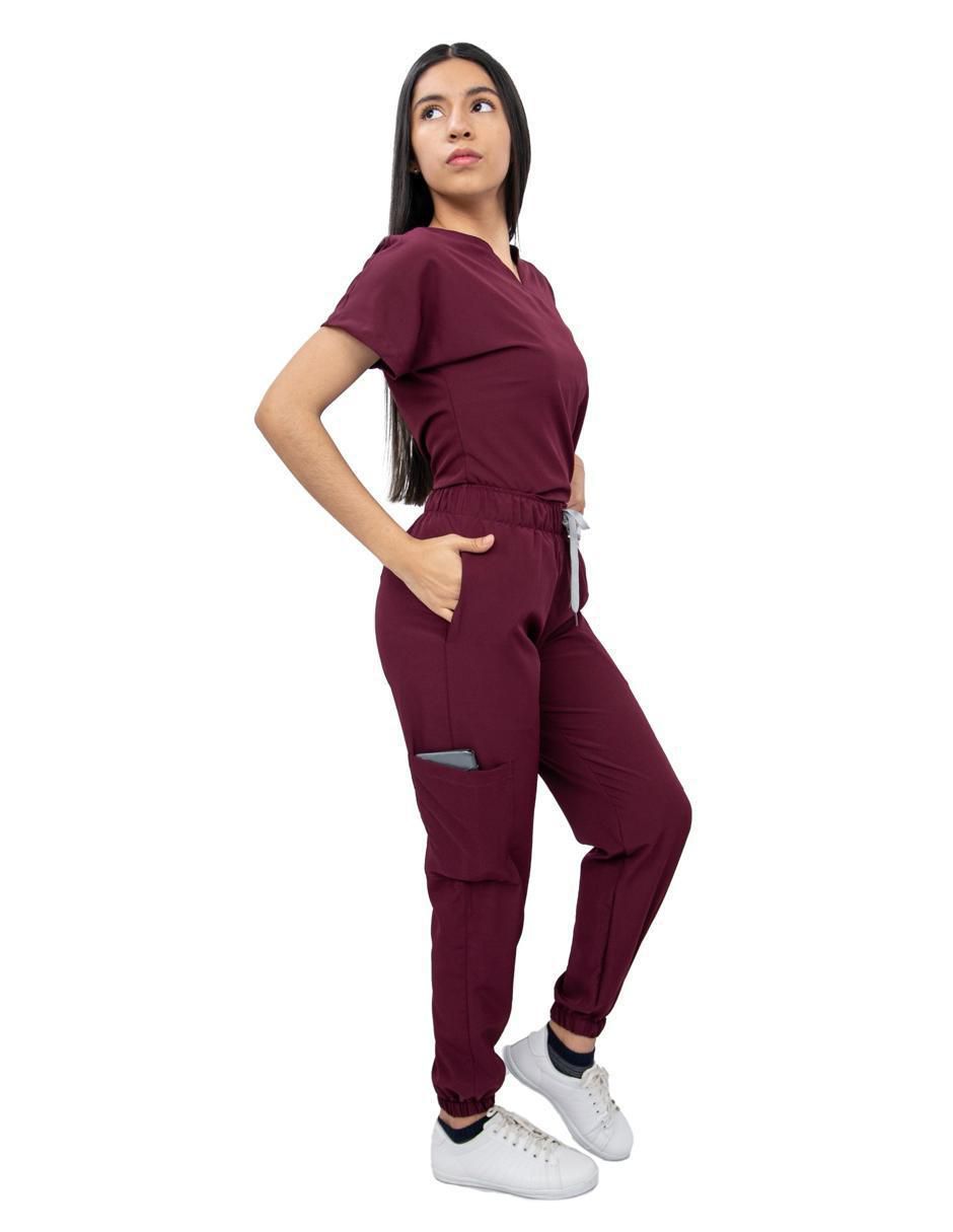 Pijama quirúrgica estilo relajado para mujer 2