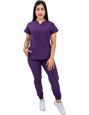 Uniforme estilo relajado para mujer