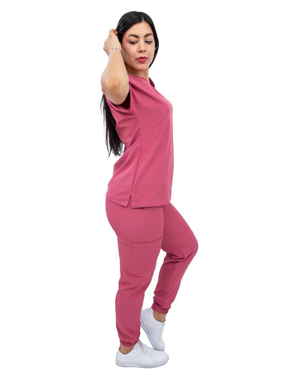 Pijama quirúrgica estilo relajado para mujer 2