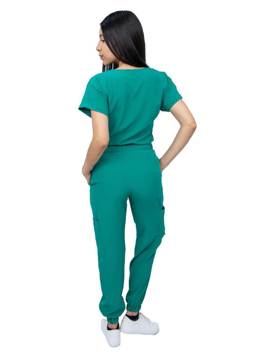 Pijama quirúrgica estilo relajado para mujer 3