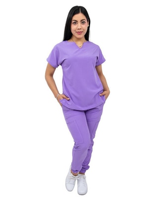 Pijama quirúrgica estilo relajado para mujer