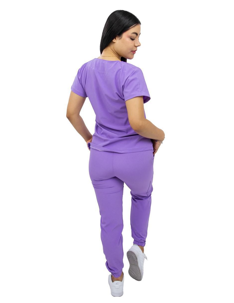 Pijama quirúrgica estilo relajado para mujer 3