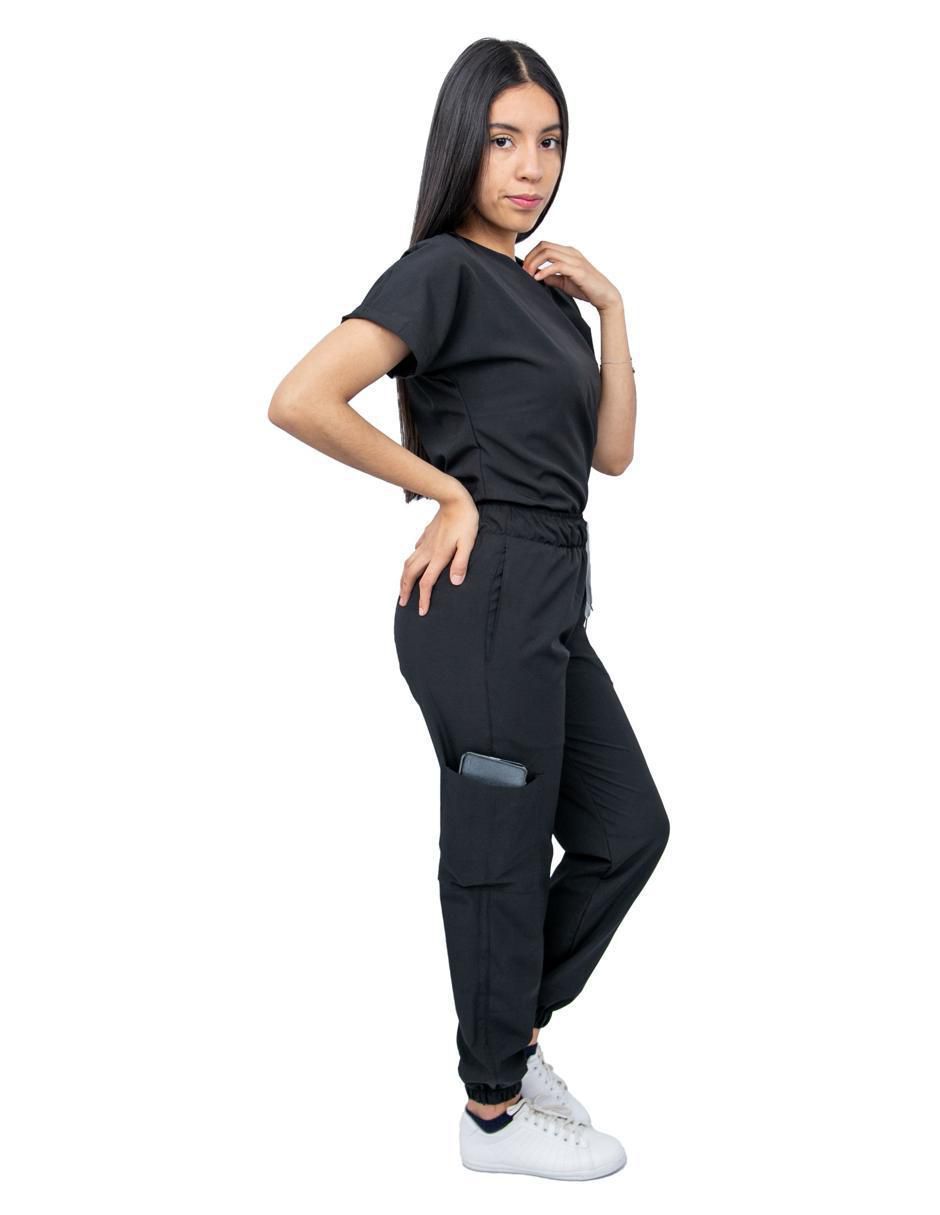 Pijama quirúrgica estilo relajado para mujer 3