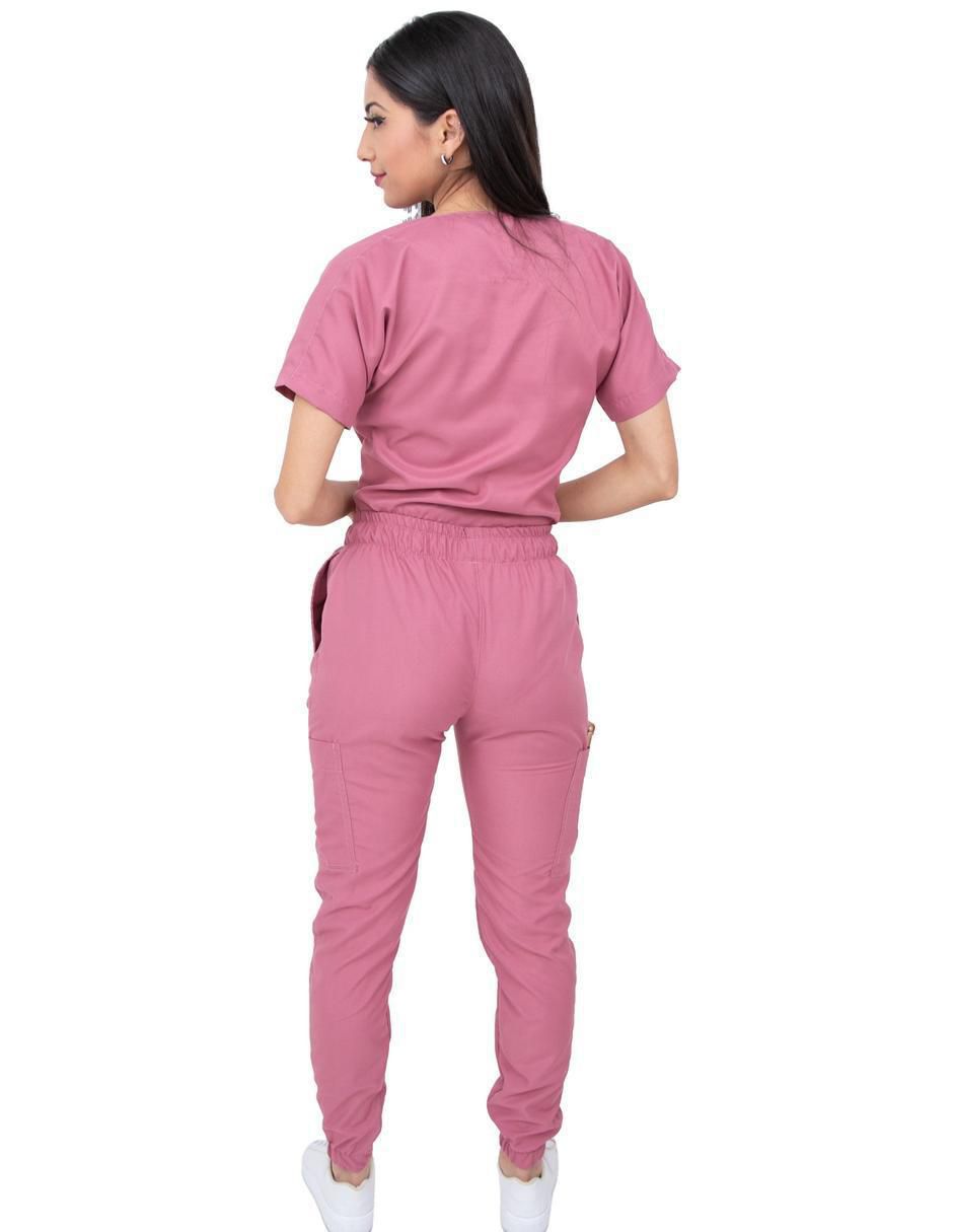 Pijama quirúrgica estilo relajado para mujer 3