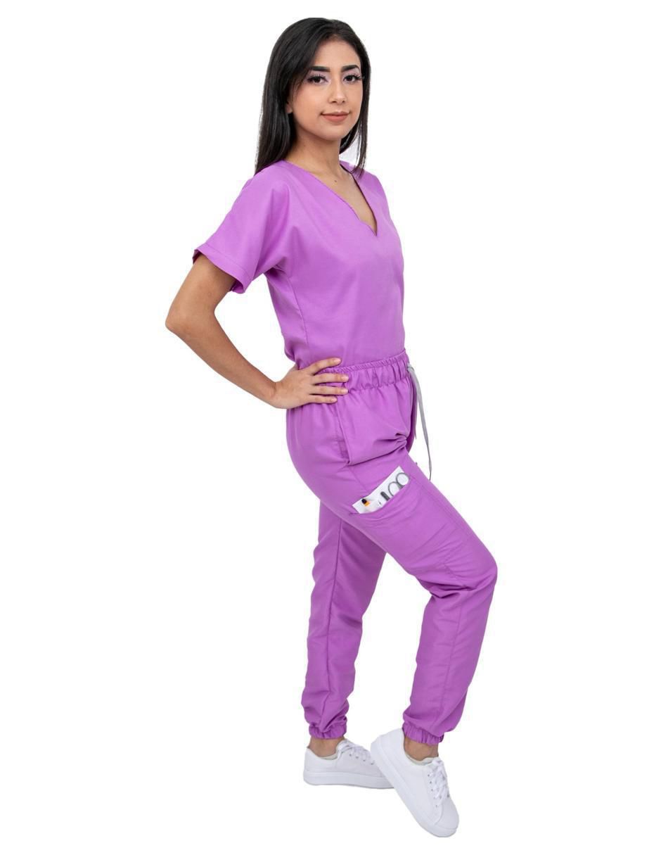 Pijama quirúrgica estilo relajado para mujer 2