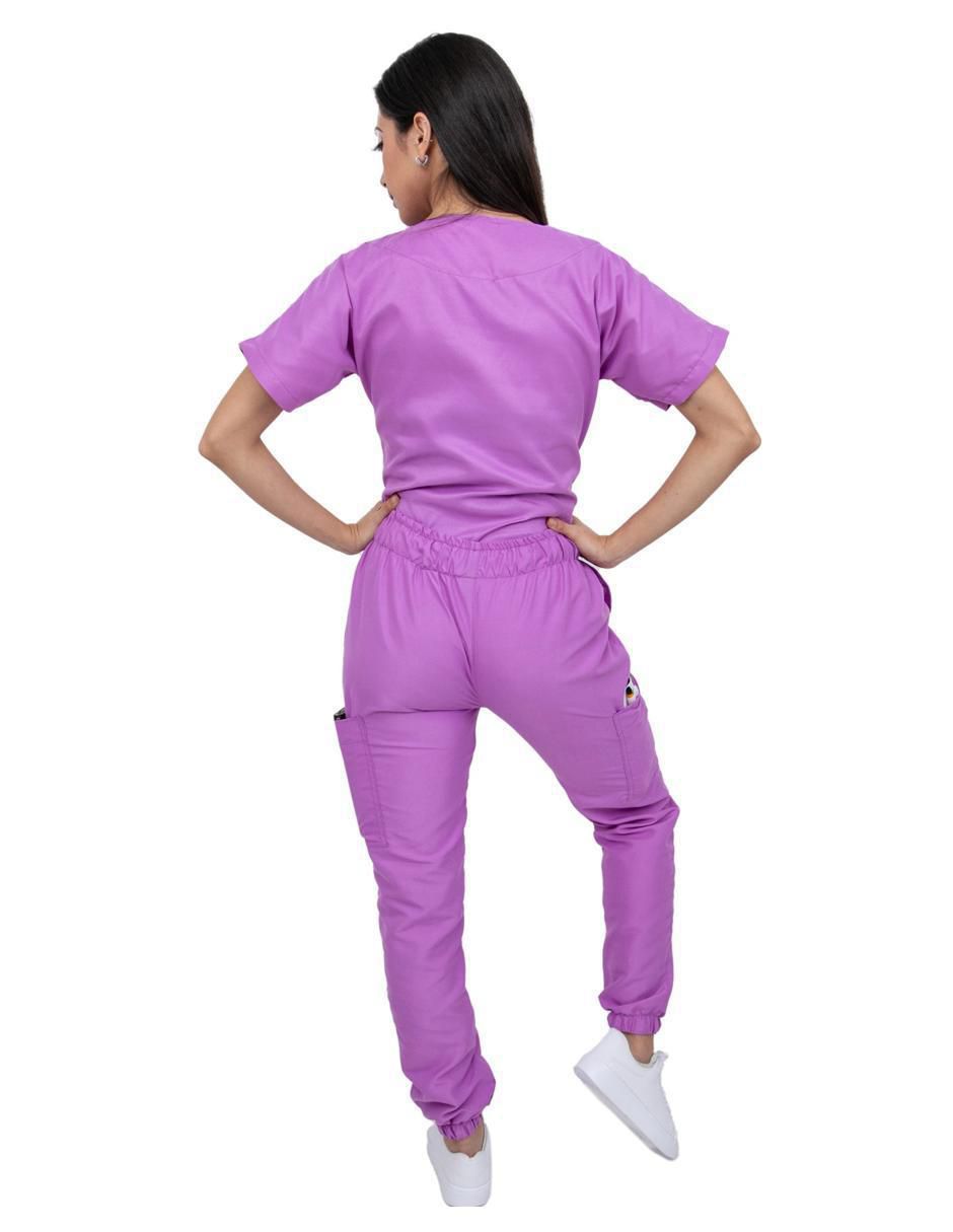 Pijama quirúrgica estilo relajado para mujer 3