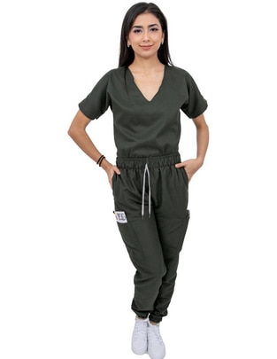 Uniforme estilo relajado para mujer Uniforme estilo relajado para mujer