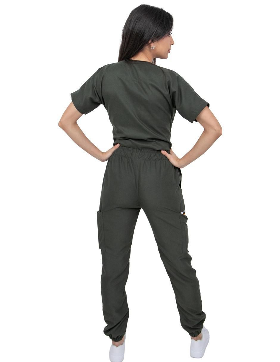 Pijama quirúrgica estilo relajado para mujer 2