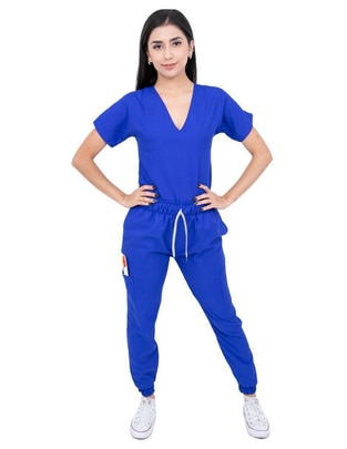 Uniforme estilo relajado para mujer Uniforme estilo relajado para mujer