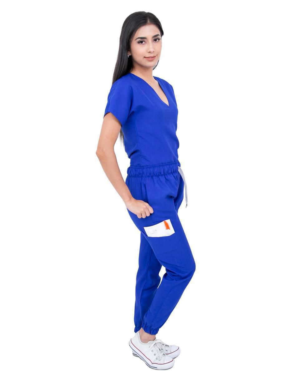 Pijama quirúrgica estilo relajado para mujer 2