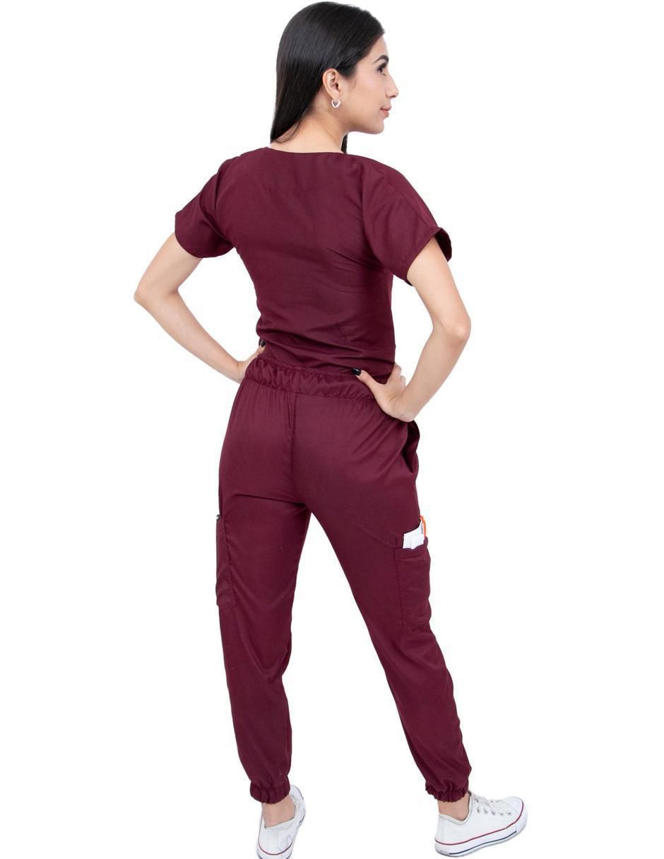 Pijama quirúrgica estilo relajado para mujer 3