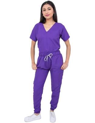 Uniforme estilo relajado para mujer Uniforme estilo relajado para mujer