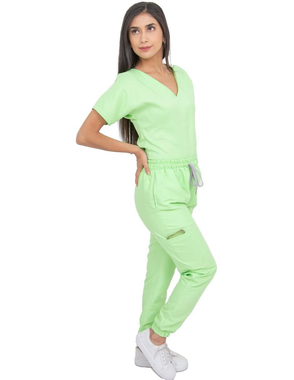 Pijama quirúrgica estilo relajado para mujer 2