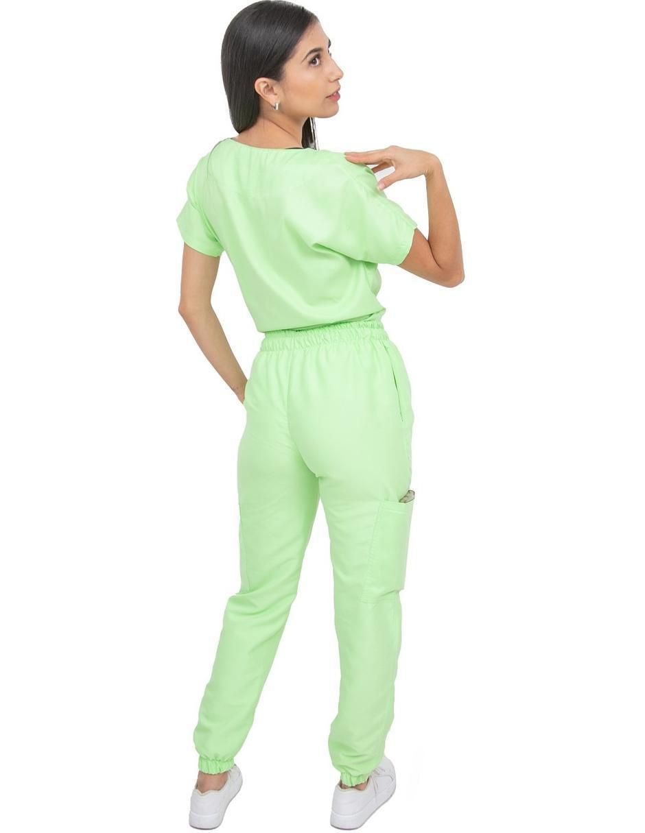 Pijama quirúrgica estilo relajado para mujer 3