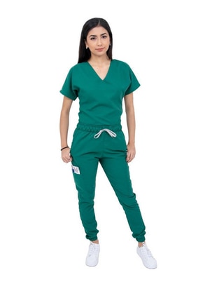 Uniforme estilo relajado para mujer Uniforme estilo relajado para mujer