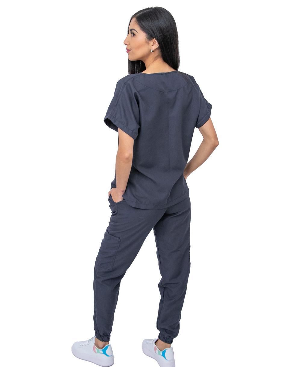 Pijama quirúrgica estilo relajado para mujer 2