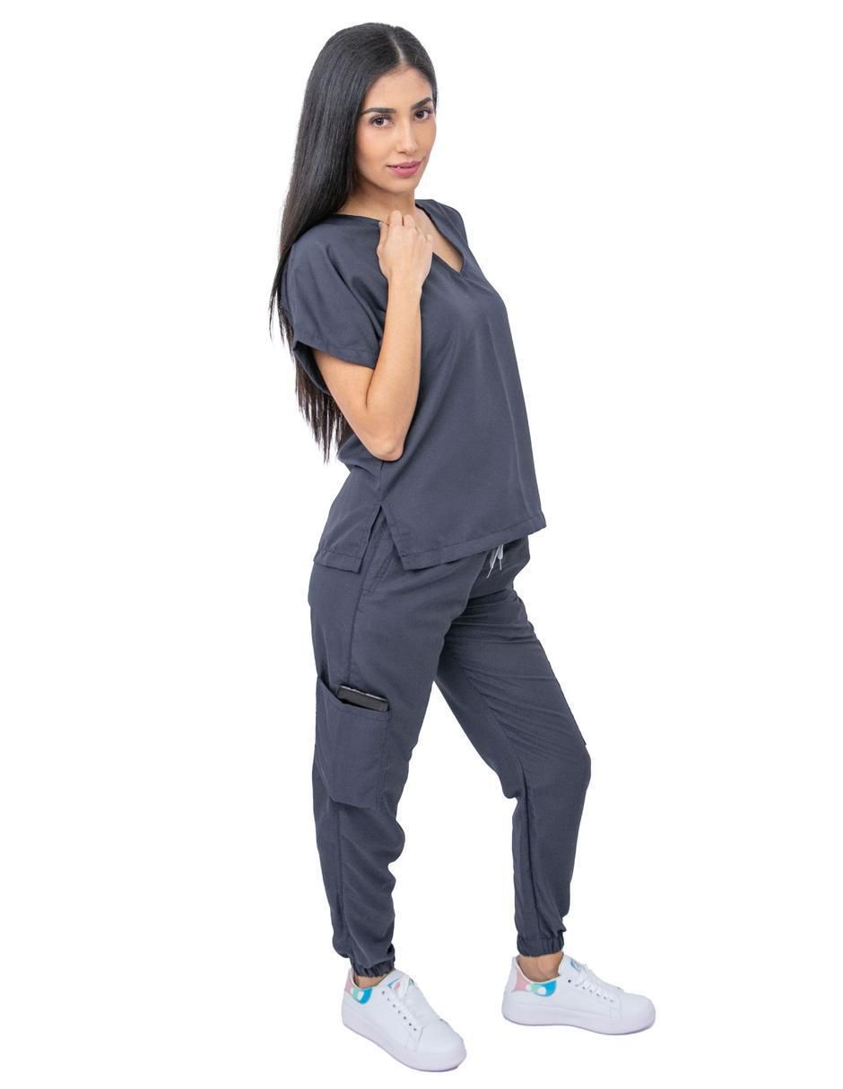 Pijama quirúrgica estilo relajado para mujer 3