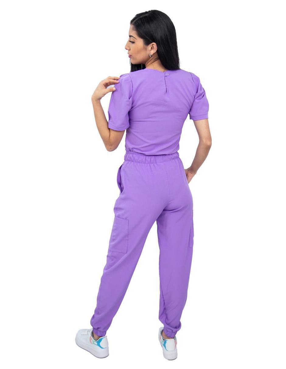 Pijama quirúrgica estilo relajado para mujer 3