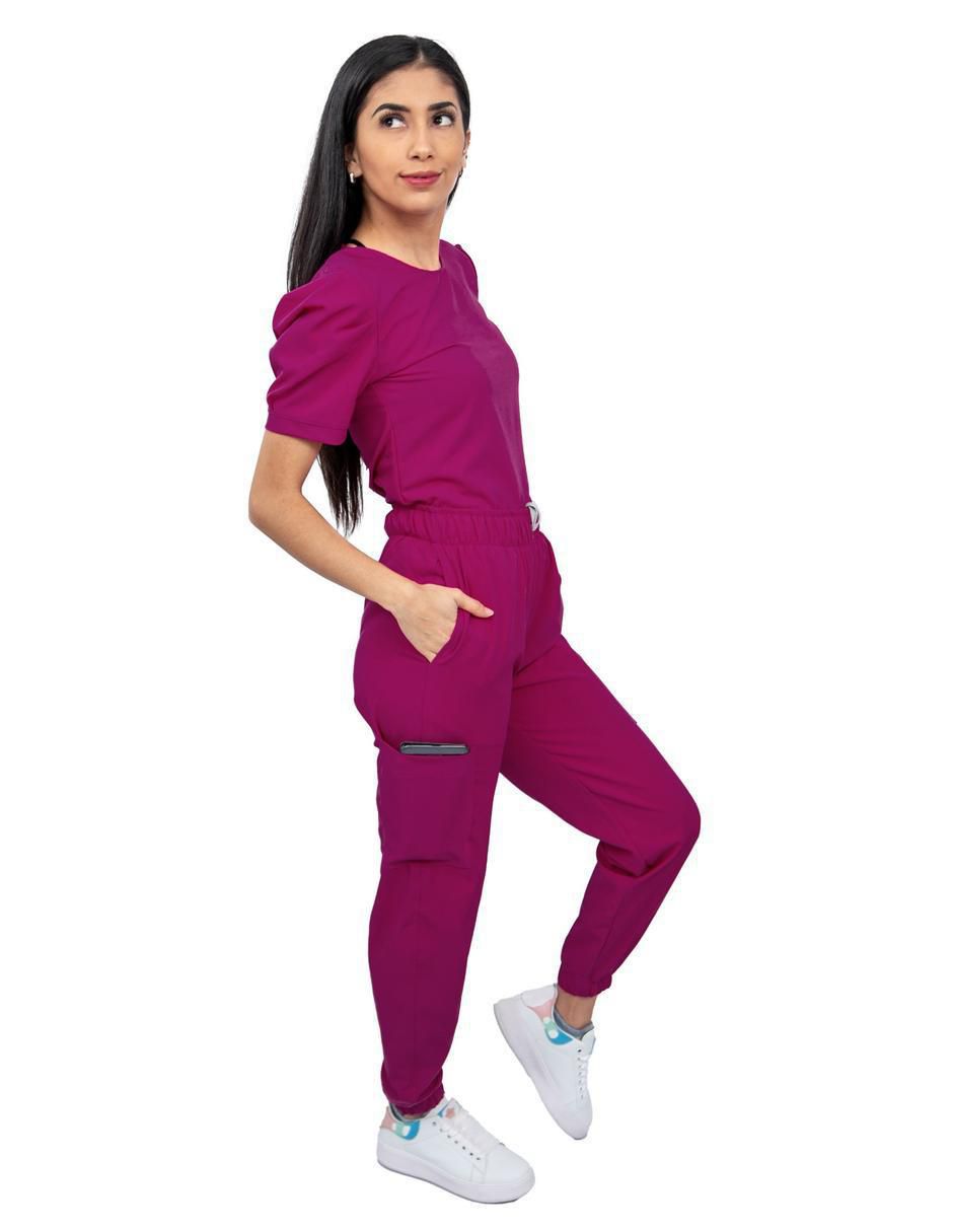 Pijama quirúrgica estilo relajado para mujer 2