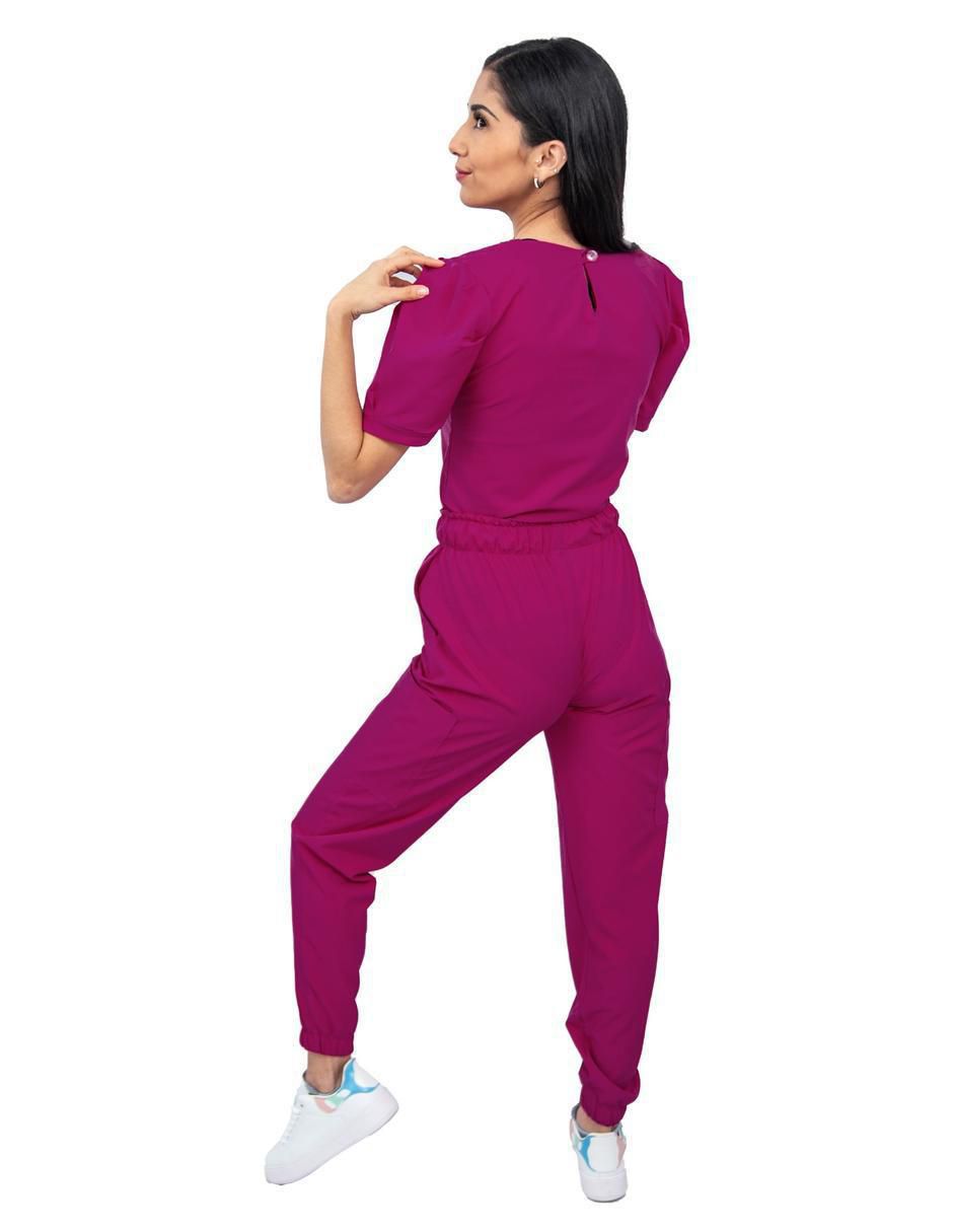 Pijama quirúrgica estilo relajado para mujer 3