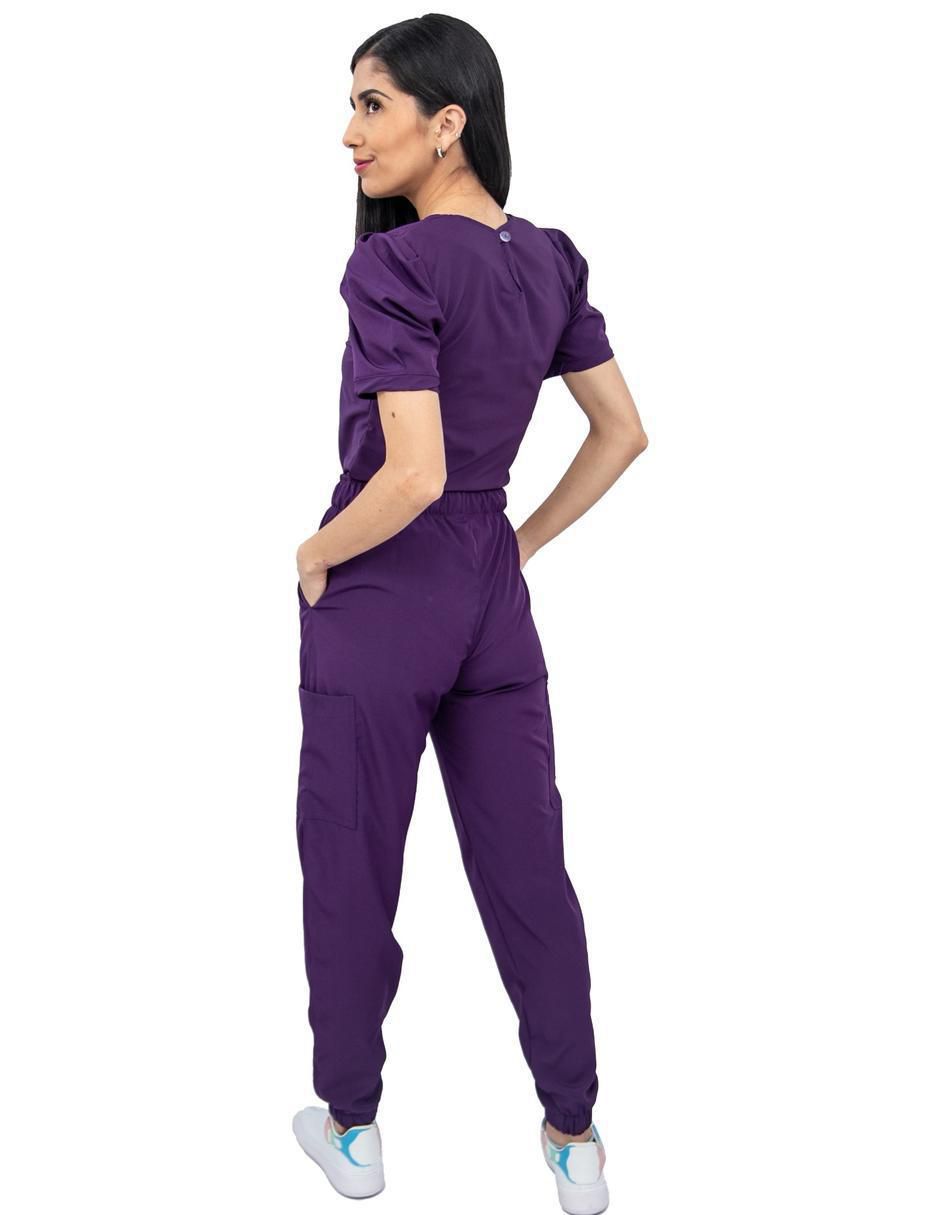 Pijama quirúrgica estilo relajado para mujer 3