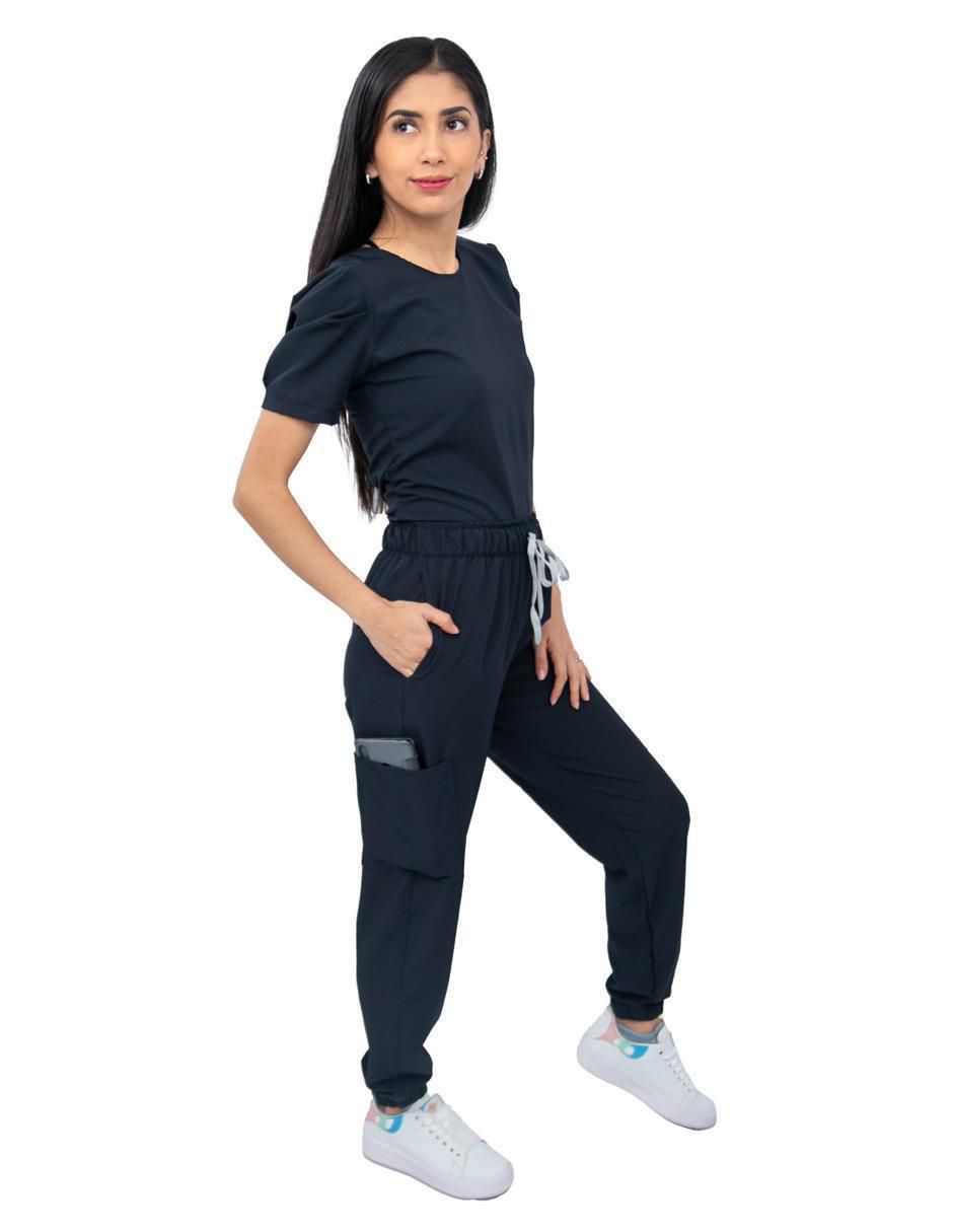 Pijama quirúrgica estilo relajado para mujer 2
