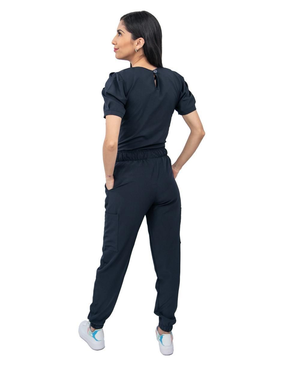 Pijama quirúrgica estilo relajado para mujer 3