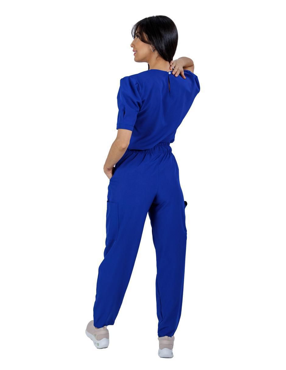 Pijama quirúrgica estilo relajado para mujer 3