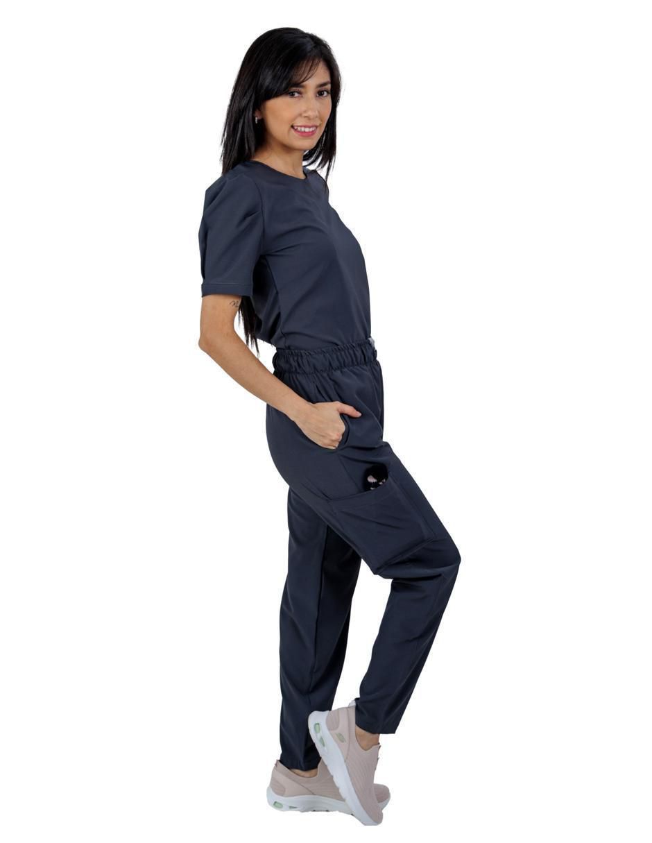 Pijama quirúrgica estilo relajado para mujer 2
