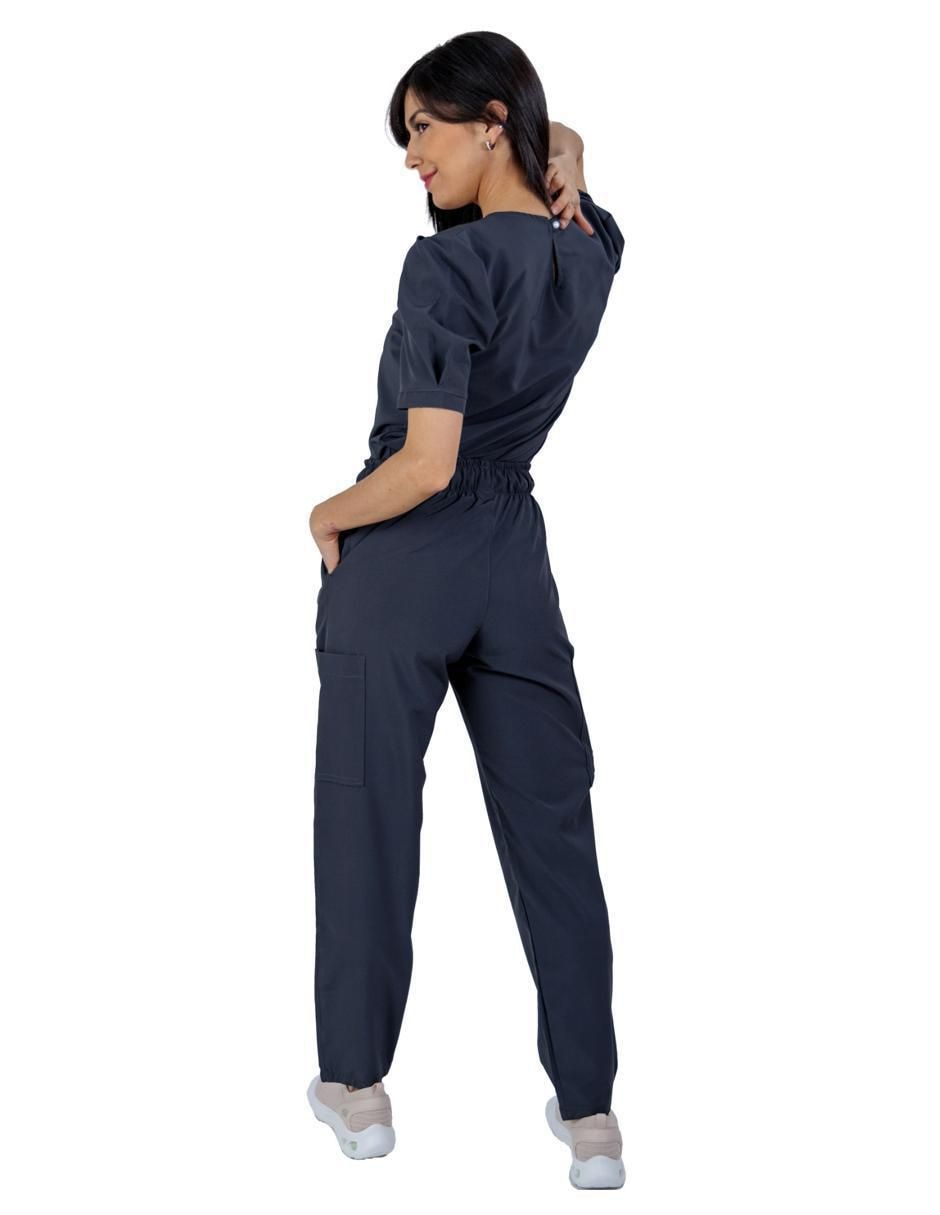 Pijama quirúrgica estilo relajado para mujer 3