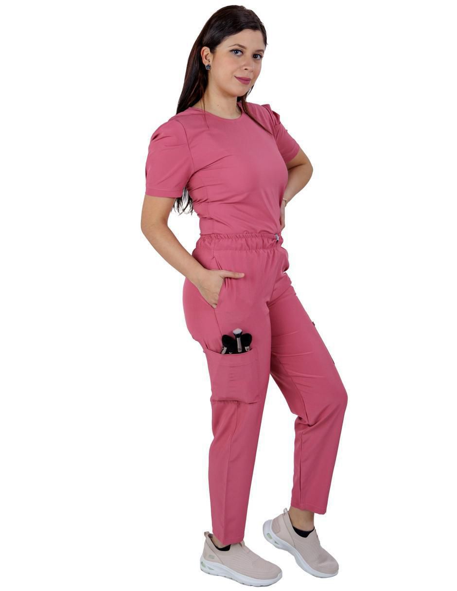 Pijama quirúrgica estilo relajado para mujer 2
