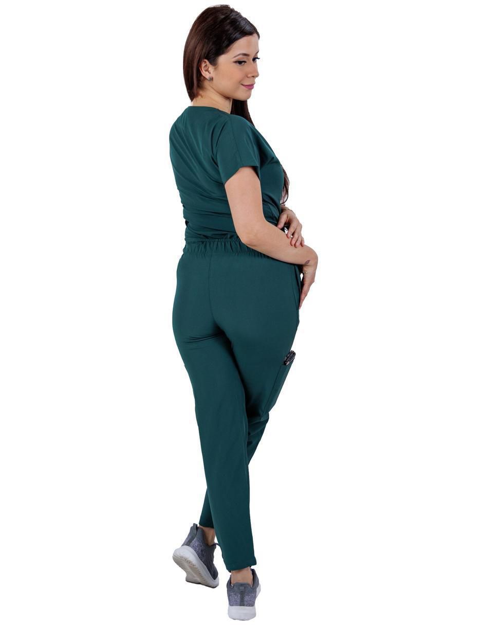 Pijama quirúrgica estilo relajado para mujer 3
