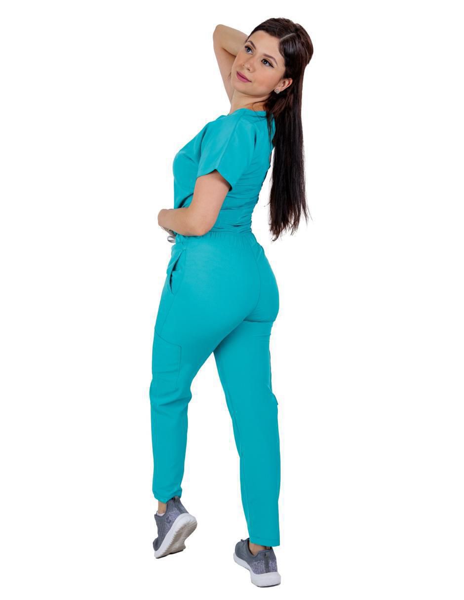Pijama quirúrgica estilo relajado para mujer 3