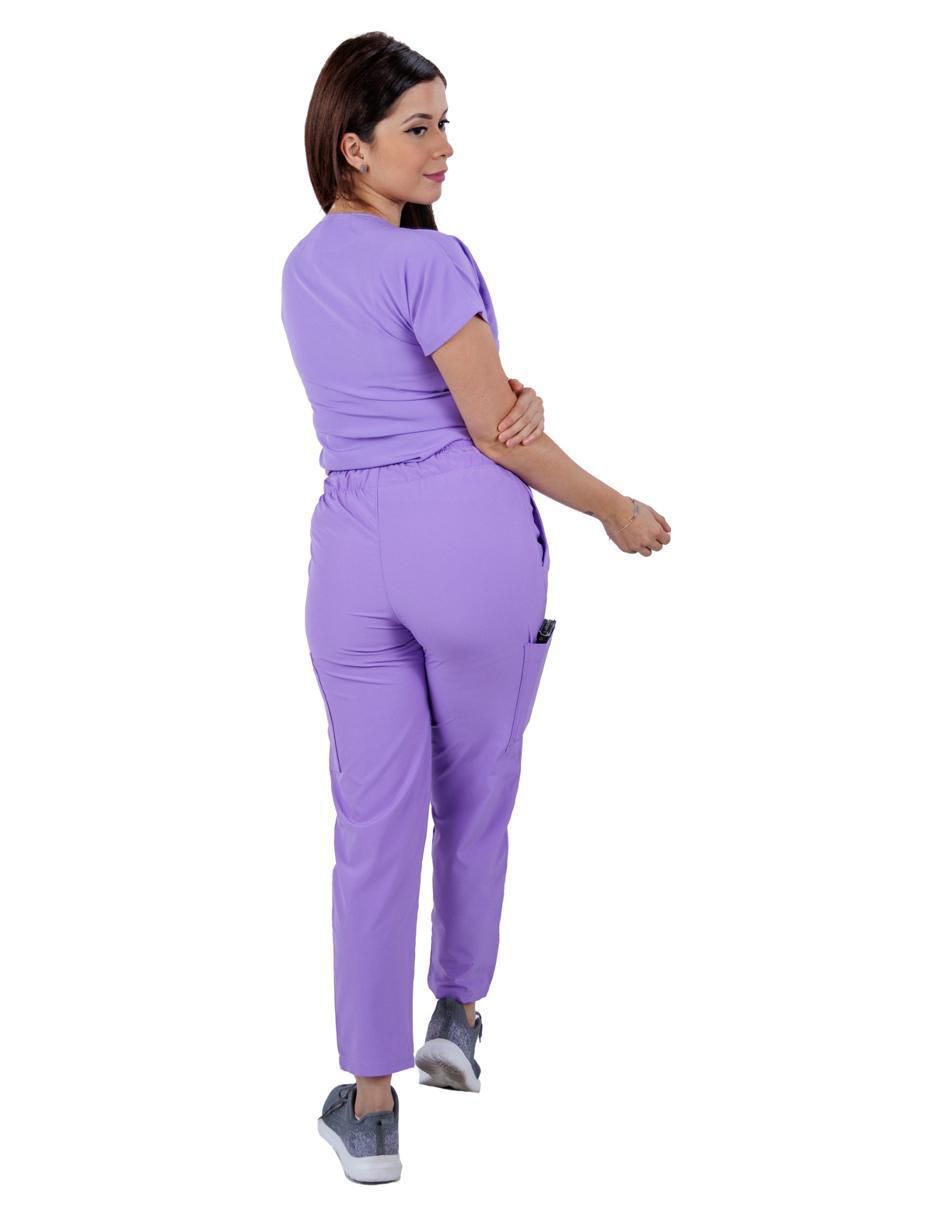 Pijama quirúrgica estilo relajado para mujer 3